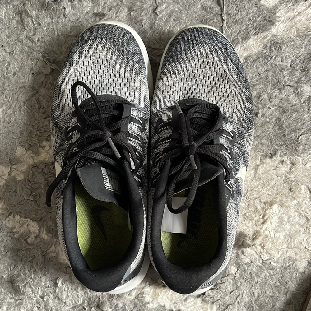 Nike✨ Free Run Sneakers